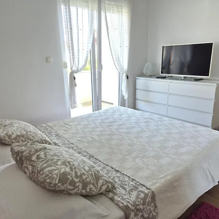 Deluxe Goya Апартаменты *