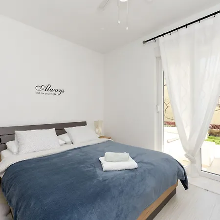 Deluxe Goya Апартаменты