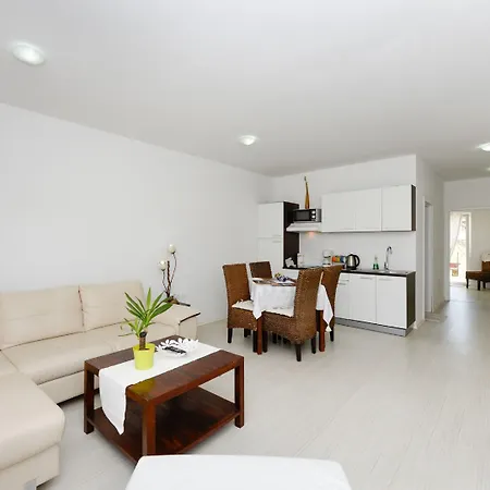 Deluxe Goya Задар